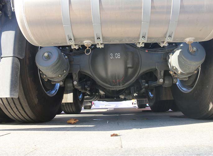 Sinotruk HOWO heavy-duty truck 6X4 tractor truck TH7 460HP